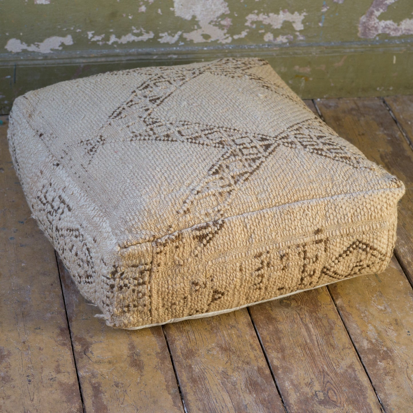 Marockansk Beni Ourain Handgjord sittpuff från marockansk ullmatta