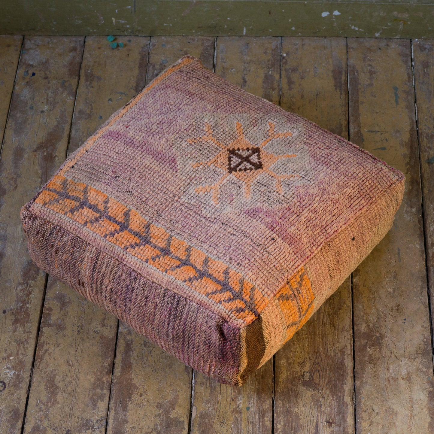 Marockansk Inredning sittpuff handgjord i ull Atlas bergen Marocko