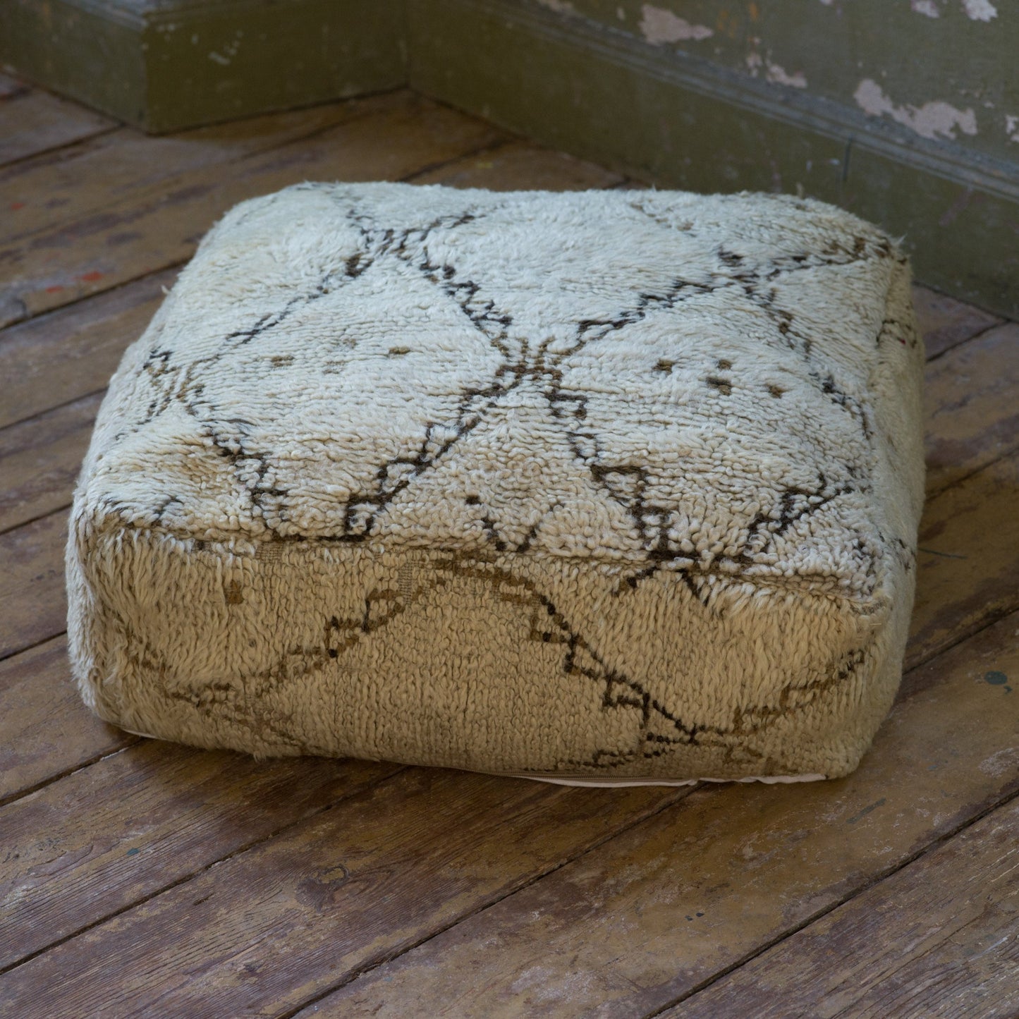 Marockansk Beni Ourain Handgjord sittpuff från marockansk ullmatta