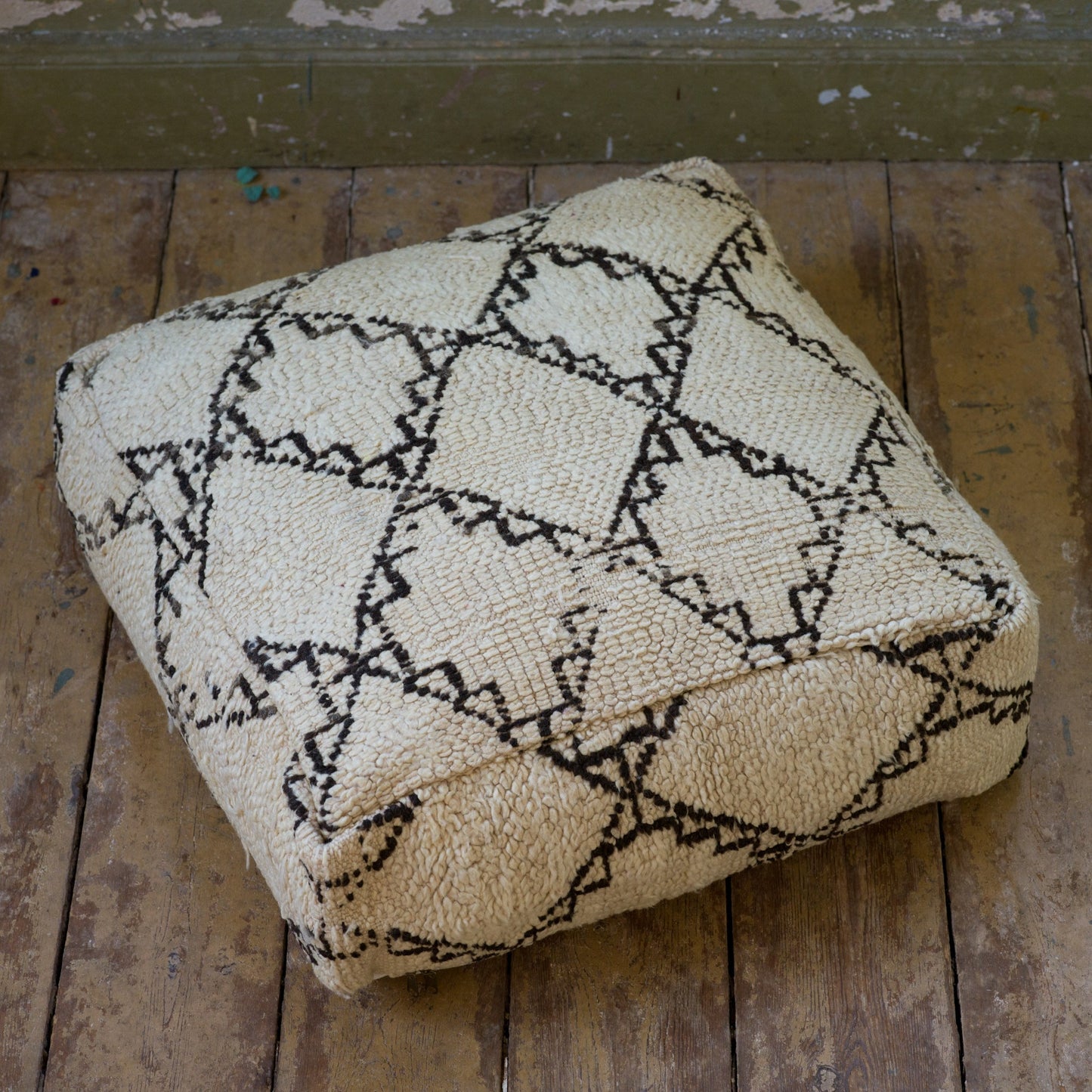 Marockansk Beni Ourain Handgjord sittpuff från marockansk ullmatta