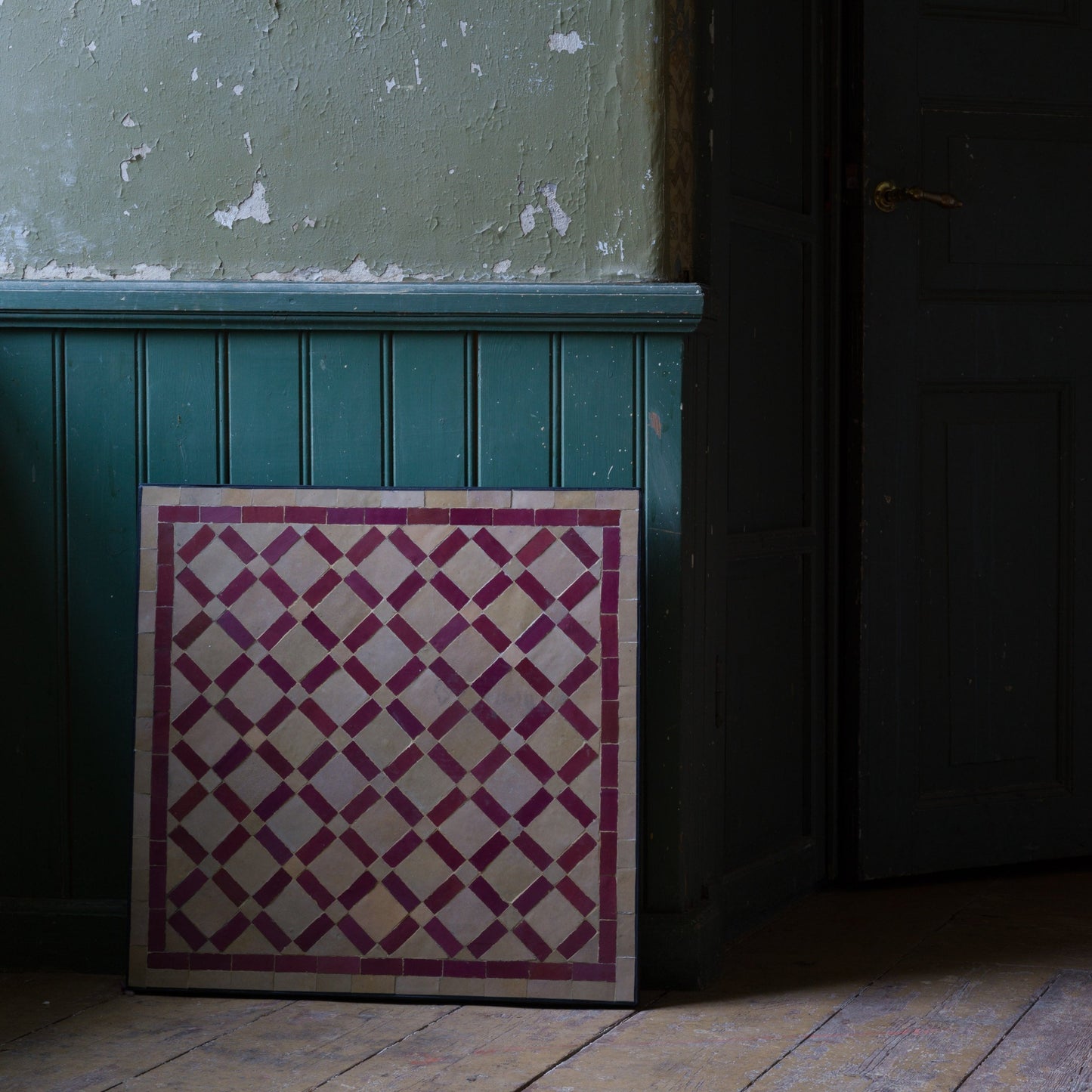 Marockanskt handgjort mosaikbord i glaserat kakel perfekt för marockansk orientalisk inredning