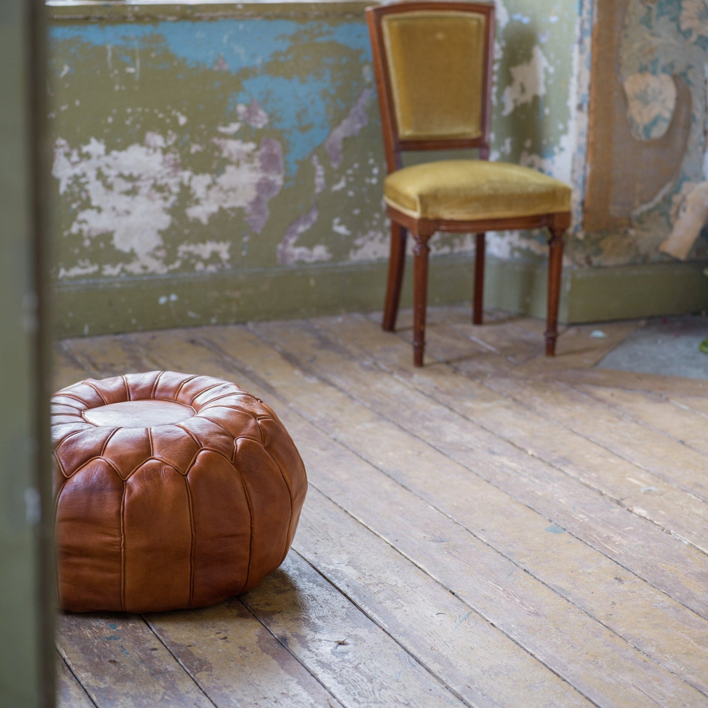 Marockansk inredning skinnpuff sittpuff i äkta brunt läder från Marrocko Marrakech