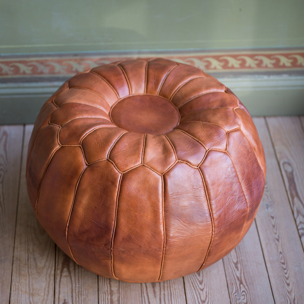Marockansk inredning skinnpuff sittpuff i äkta brunt läder från Marrocko Marrakech