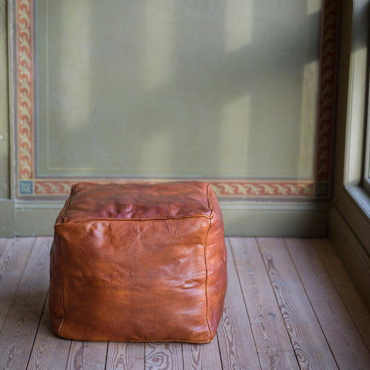 Marockansk inredning skinnpuff sittpuff i äkta brunt läder från Marrocko Marrakech