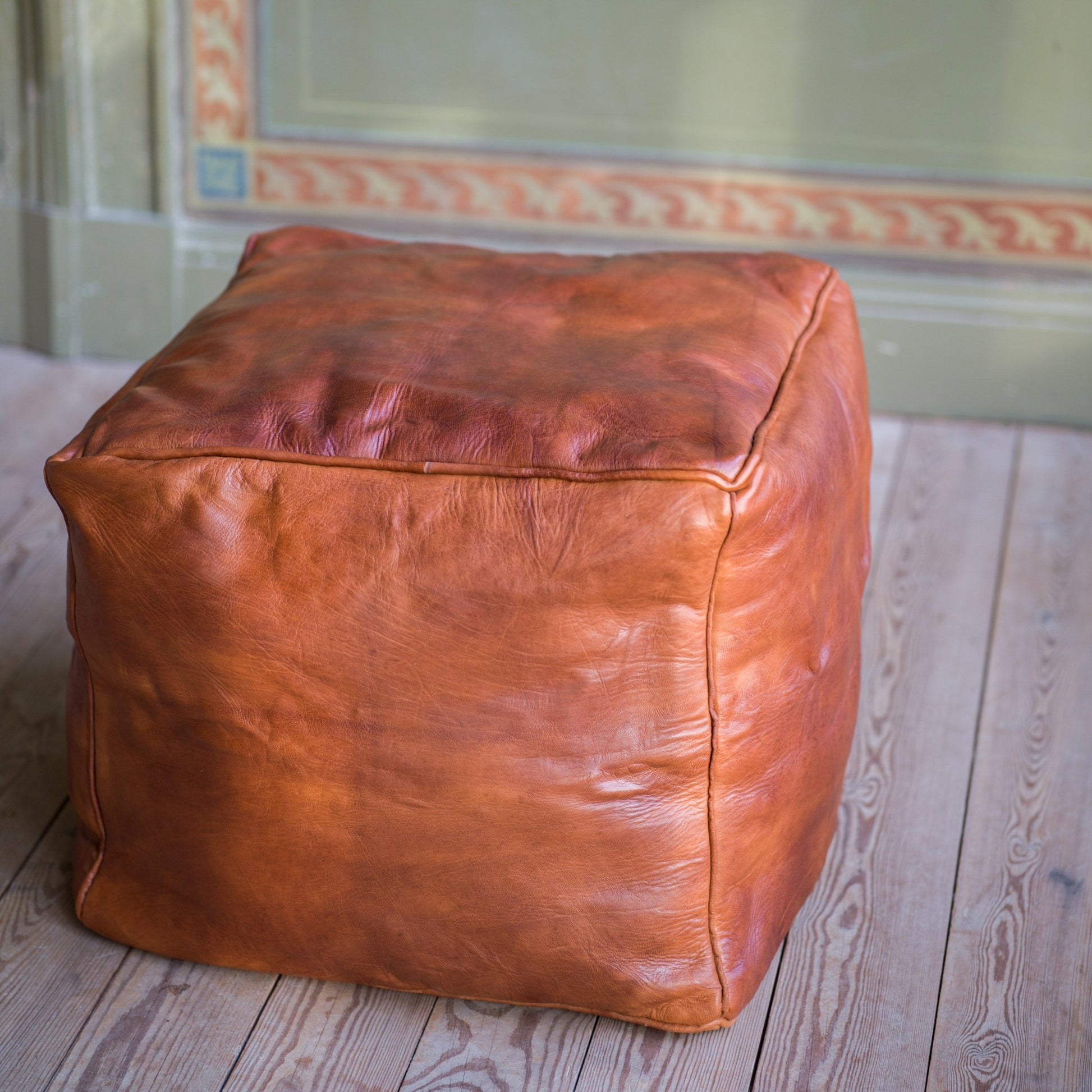 Marockansk inredning skinnpuff sittpuff i äkta brunt läder från Marrocko Marrakech