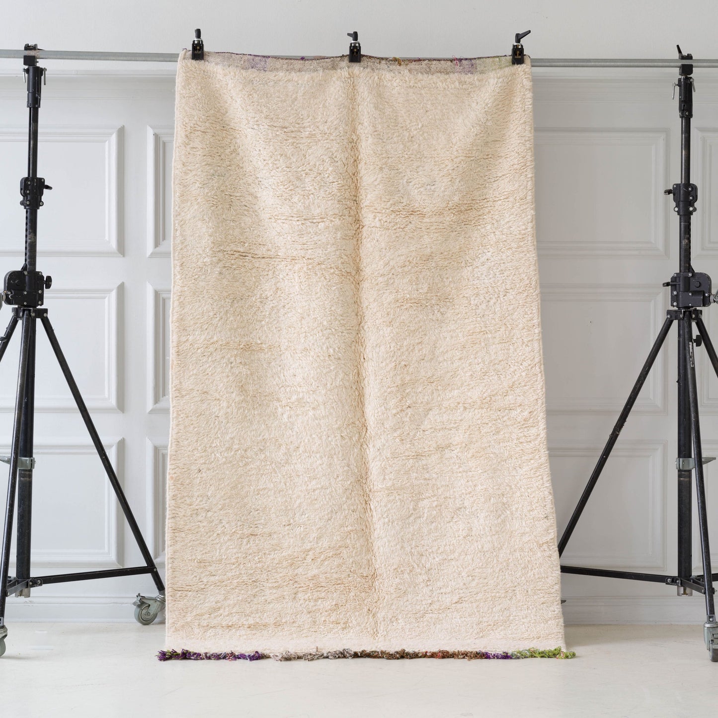 Marockansk inredning vit ullmatta från Beni Ourain Atasbergen Marocko handknutten