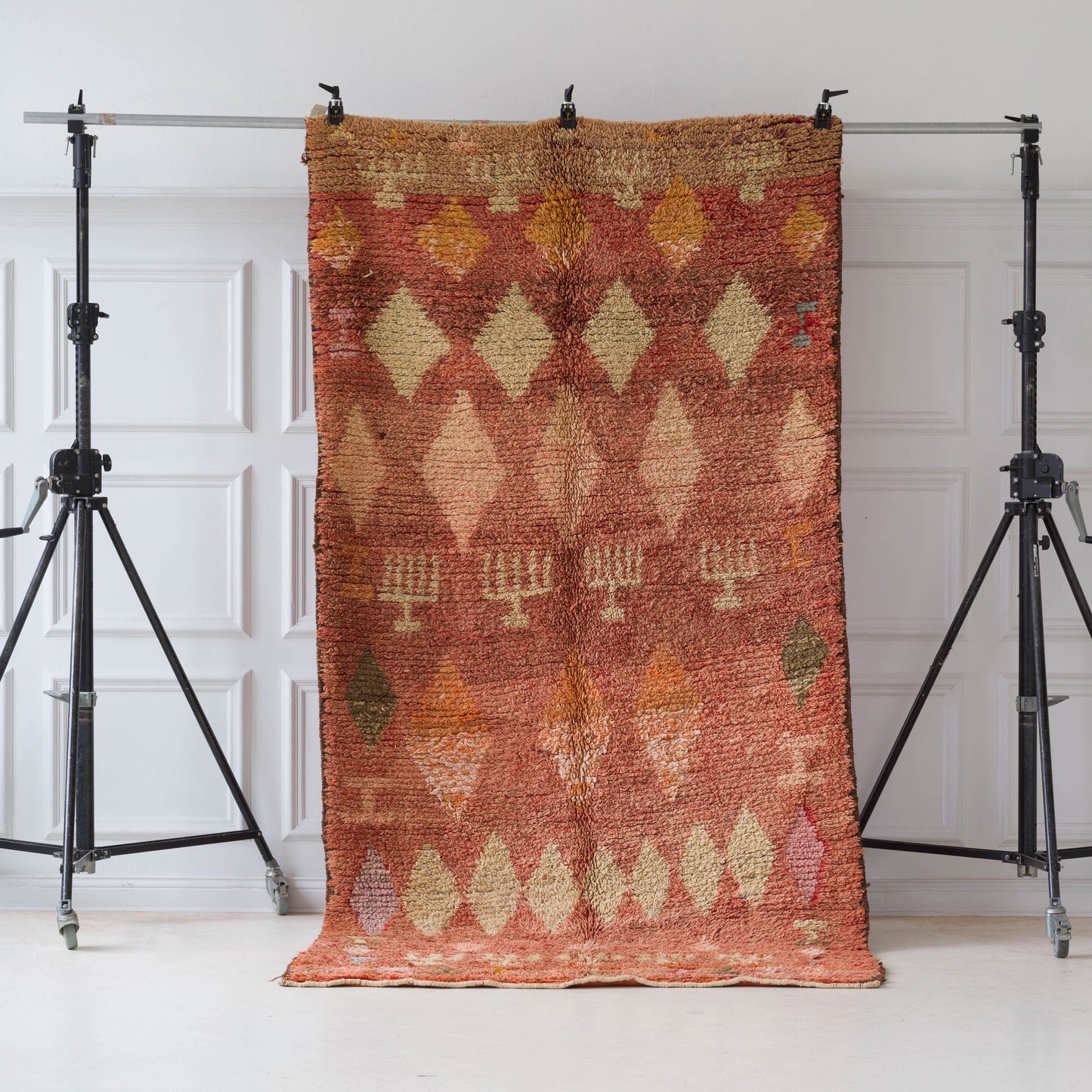 Marockansk ullmatta i naturlig ull med enkel design