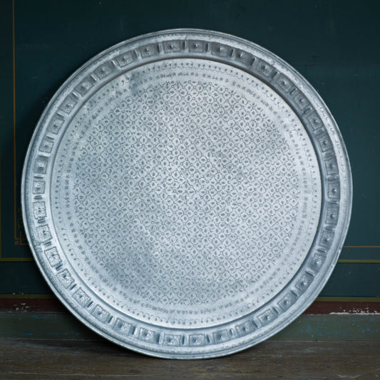 Brickbord | Bord | Vintage Bord | Bricka | Brickor | Marockansk Brickbord | Tamegroute | Keramik | Marockansk | Tallrik | Skål | Skålar | Marockansk Inredning | Beni Ourain | Mattor | Ullmattor | Zahara Vintage | Puff | Sittpuff | Heminredning | Ljusstakar | Ljusstak | Porslin