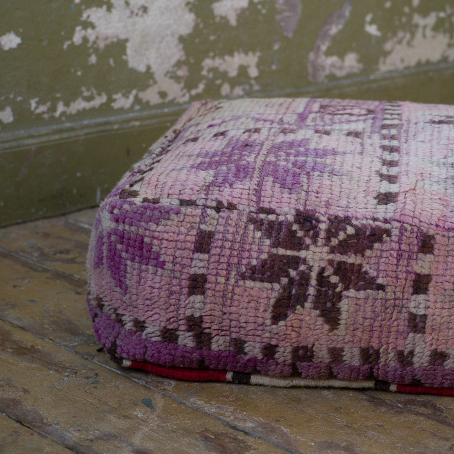 Marockansk Inredning sittpuff handgjord i ull  Atlas bergen Marocko