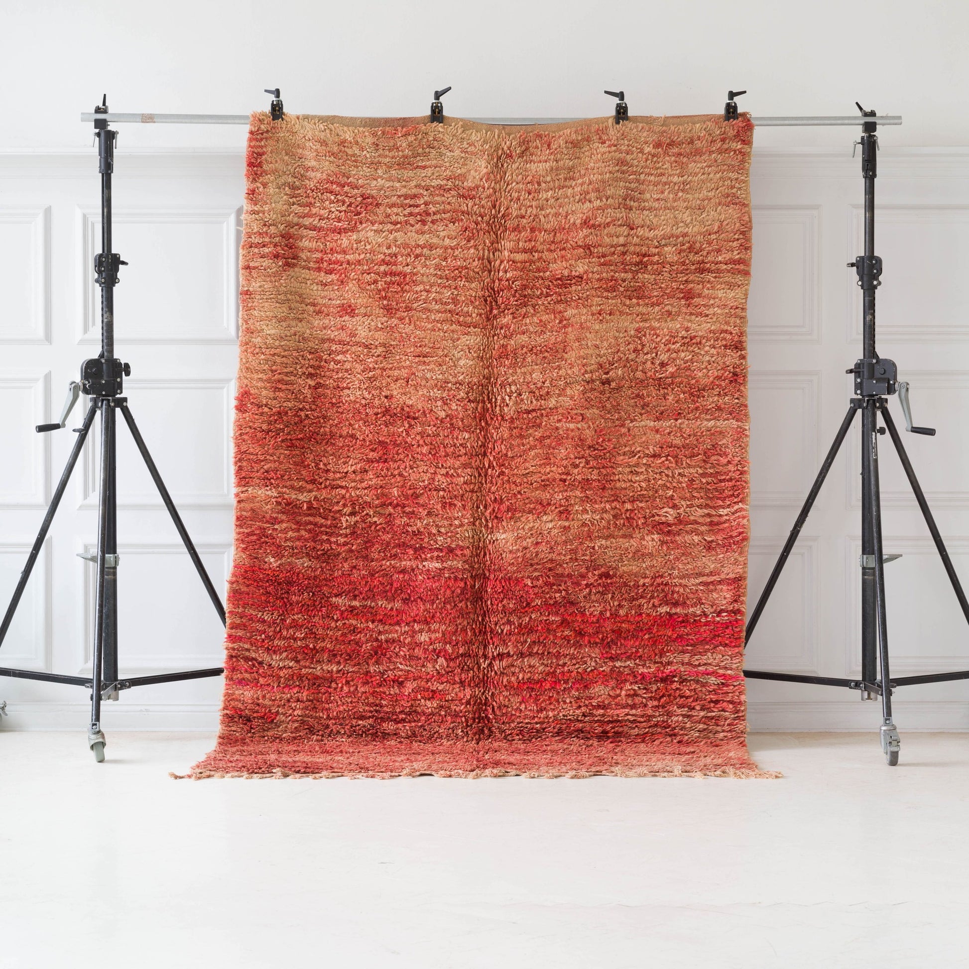 Röd vintage marockansk Boujaad-matta i ull med detaljrikt mönster 296x190cm