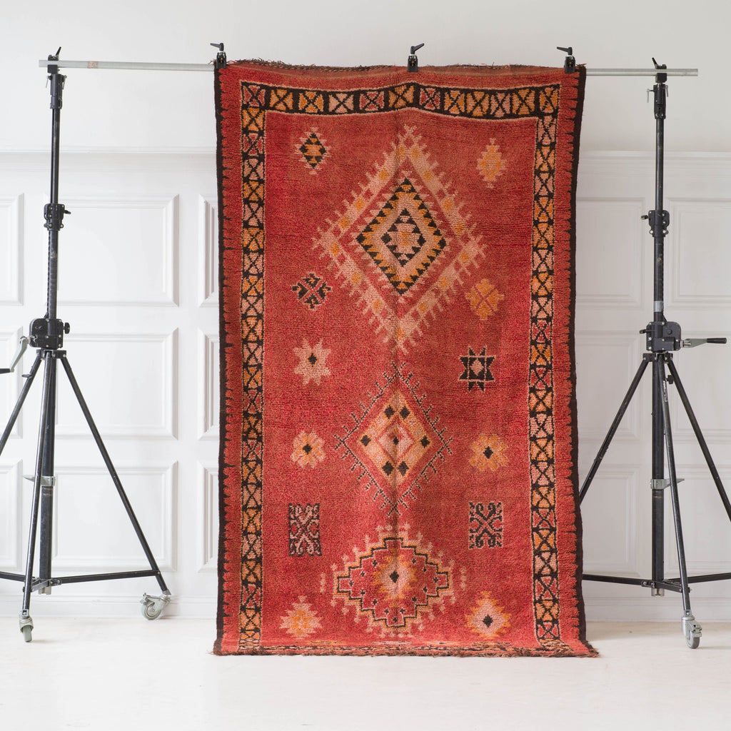 Röd vintage marockansk Boujaad-matta i ull med detaljrikt mönster 306x165cm