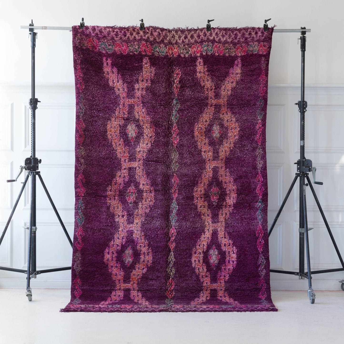 Lila marockansk matta i ull med detaljrikt mönster 344x200cm