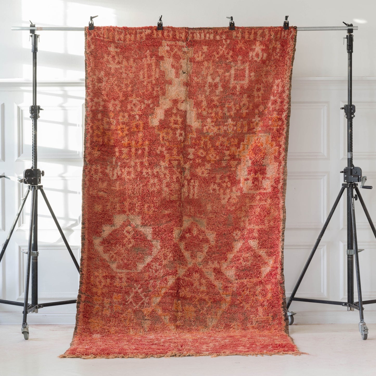 Rödorange marockansk Boujaad-matta med detaljrikt mönster 375x182cm