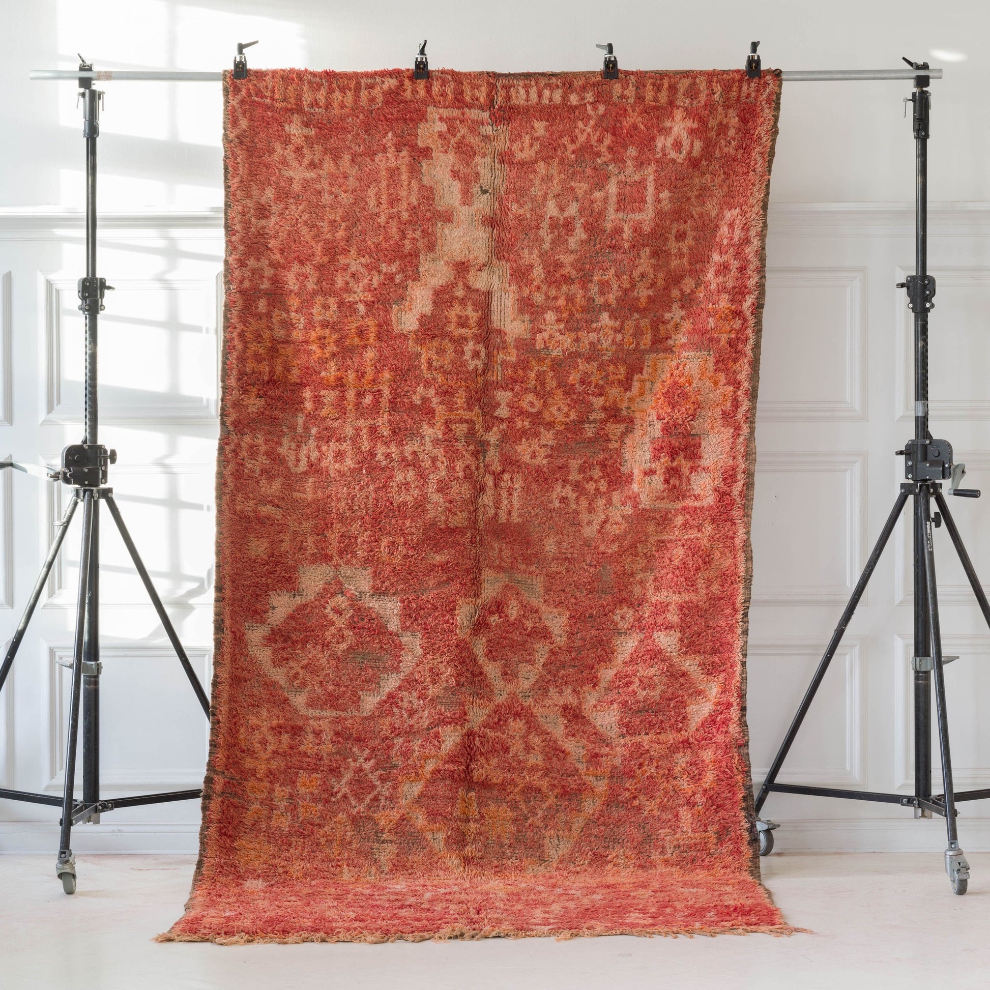 Rödorange marockansk Boujaad-matta med detaljrikt mönster 375x182cm