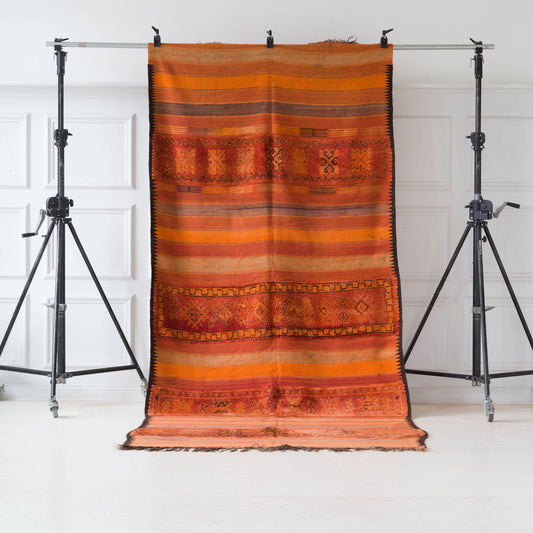 Färgstark marockansk matta i ull marockansk inredning