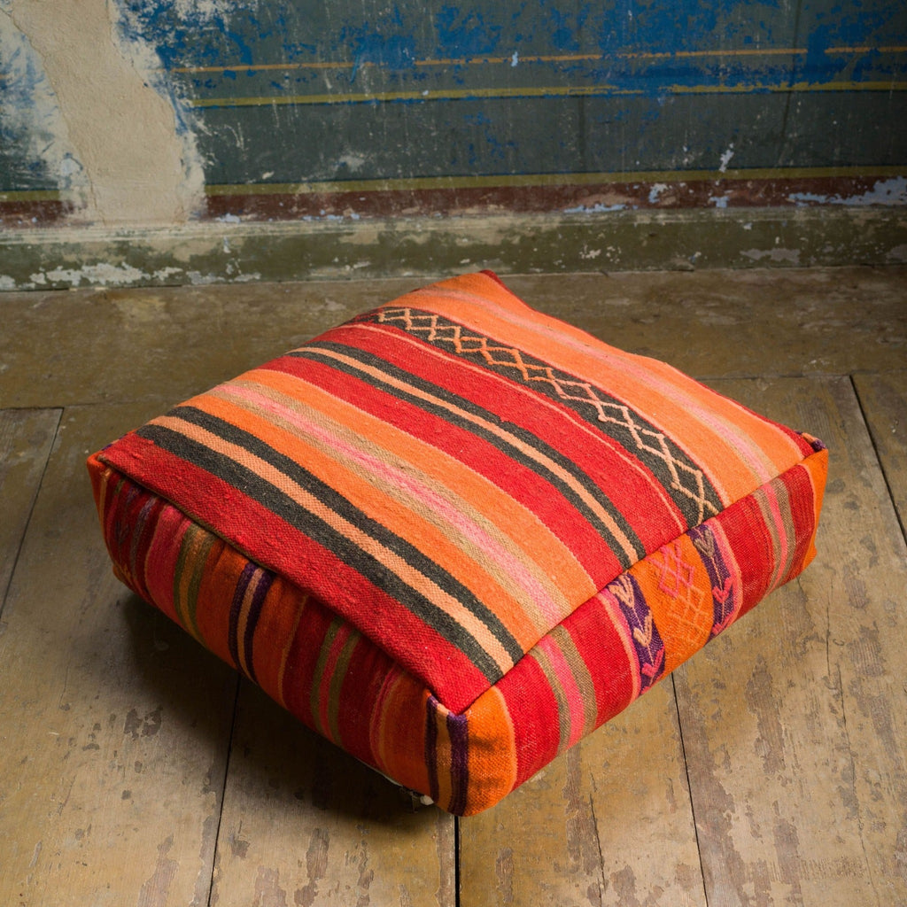 Handgjord marockansk sittpuff av tyg