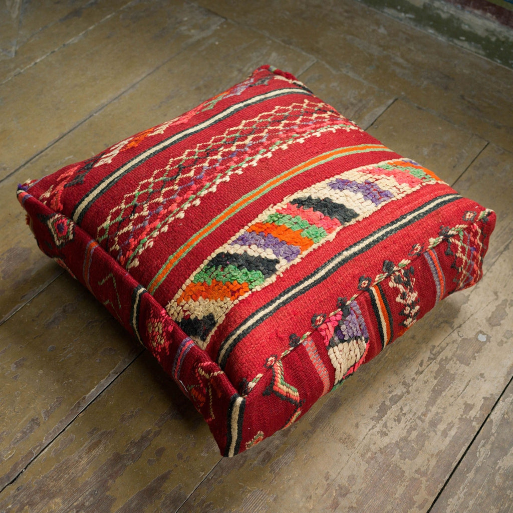 Röd marockansk kelim sittpuff av av ull från vintage mattor och filtar