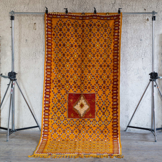 Färgstark Taznakht-matta från Marocko
